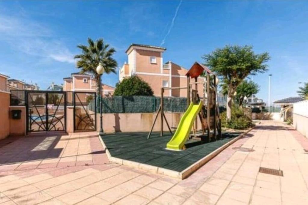 Bungalow Adaptado, Terraza Muy Grande Y Soleada. 格兰阿利坎特 外观 照片